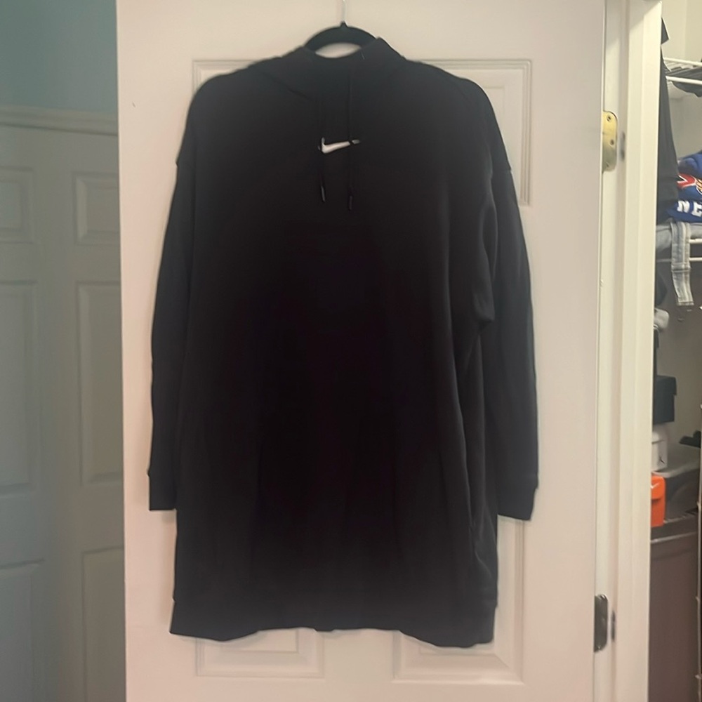NIKE Women’s oversized M black sweatshirt.